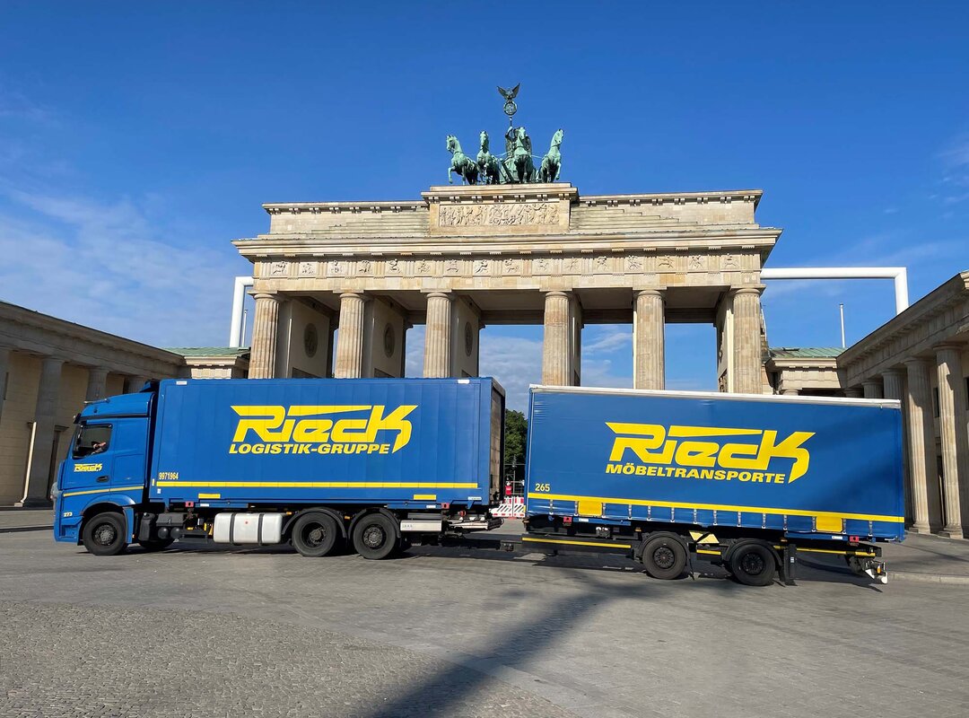 Ein Rieck-Lkw vor dem Brandenburger Tor